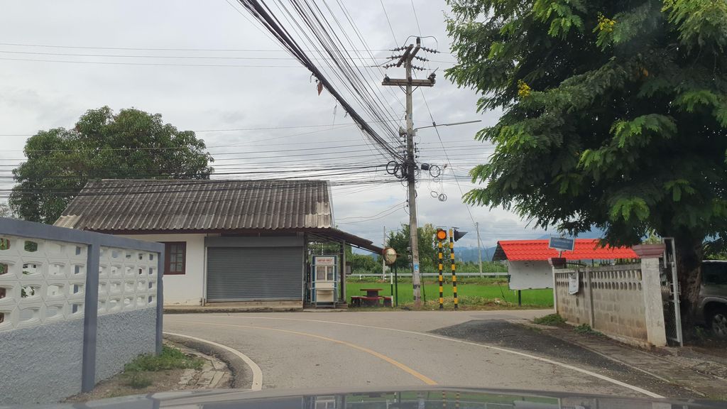 ภาพถนนตรงที่ Morning coff. bar ตั้งอยู่ ถ่ายโดย jrcarlsen พ.ศ. 2564 (2021) · A street-level view of where Morning coff. bar stands, by jrcarlsen in 2564 (2021)