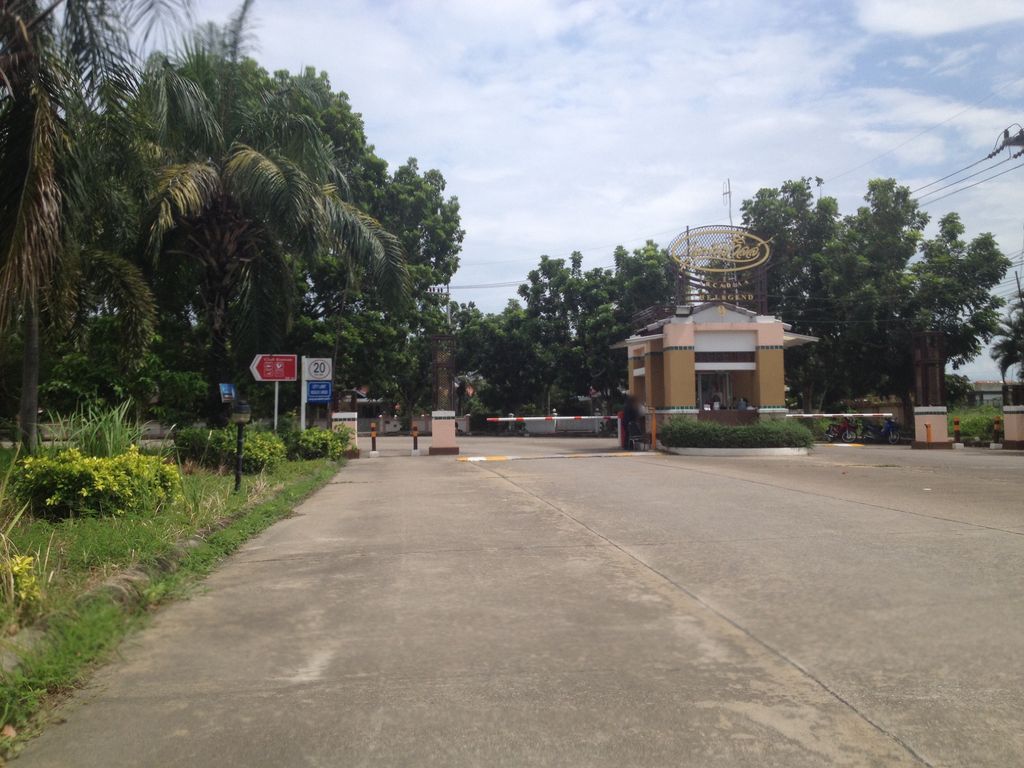 ภาพถนนตรงที่ EA-Study Language School ตั้งอยู่ ถ่ายโดย jimwatana พ.ศ. 2558 (2015) · A street-level view of where EA-Study Language School stands, by jimwatana in 2558 (2015)