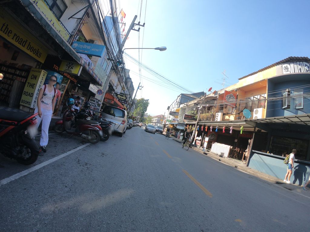 ภาพถนนตรงที่ Den Souvenir ตั้งอยู่ ถ่ายโดย chanuwath_grab พ.ศ. 2562 (2019) · A street-level view of where Den Souvenir stands, by chanuwath_grab in 2562 (2019)