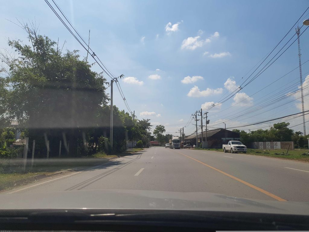ภาพถนนตรงที่ หมู่บ้าน แม่ก๊ะใต้ หมู่ที่ 3 ตั้งอยู่ ถ่ายโดย jrcarlsen พ.ศ. 2566 (2023) · A street-level view of where หมู่บ้าน แม่ก๊ะใต้ หมู่ที่ 3 · Maekatai Muthi 3 Village stands, by jrcarlsen in 2566 (2023)