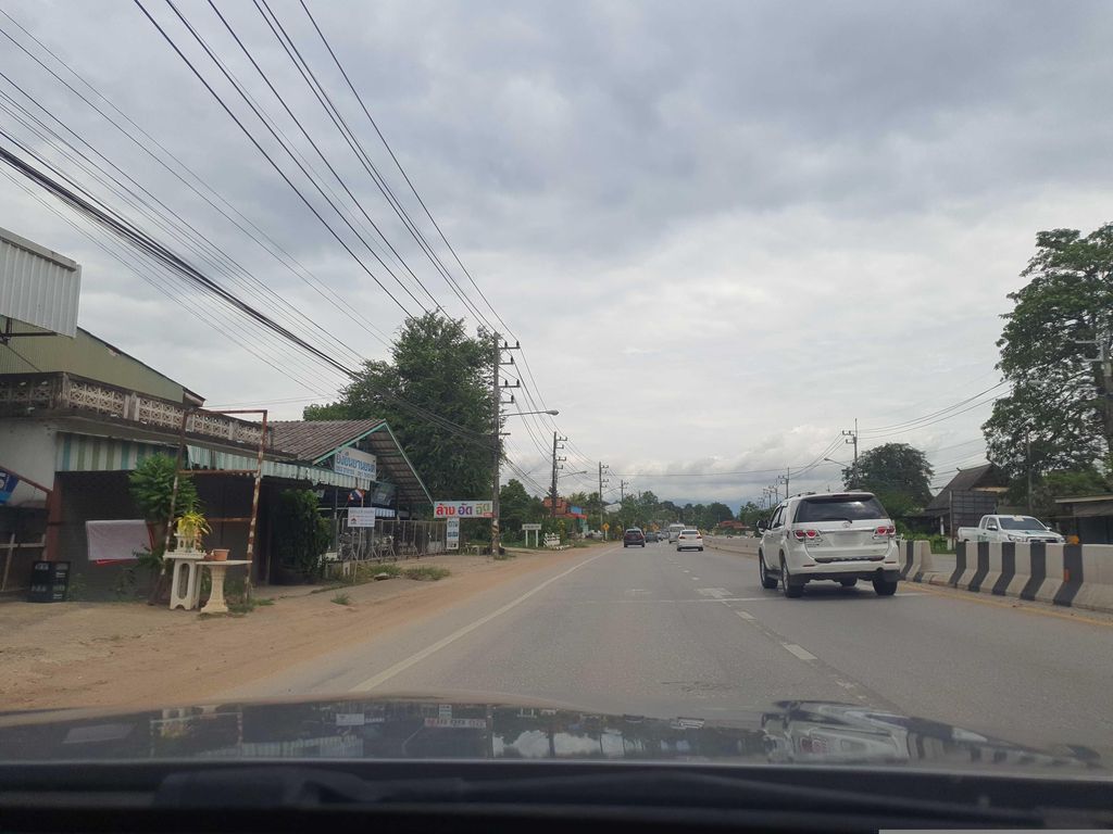 ภาพถนนตรงที่ Angel driving สอนขับรถยนต์ แม่แตง Chiang mai ตั้งอยู่ ถ่ายโดย jrcarlsen พ.ศ. 2566 (2023) · A street-level view of where Angel driving สอนขับรถยนต์ แม่แตง Chiang mai stands, by jrcarlsen in 2566 (2023)