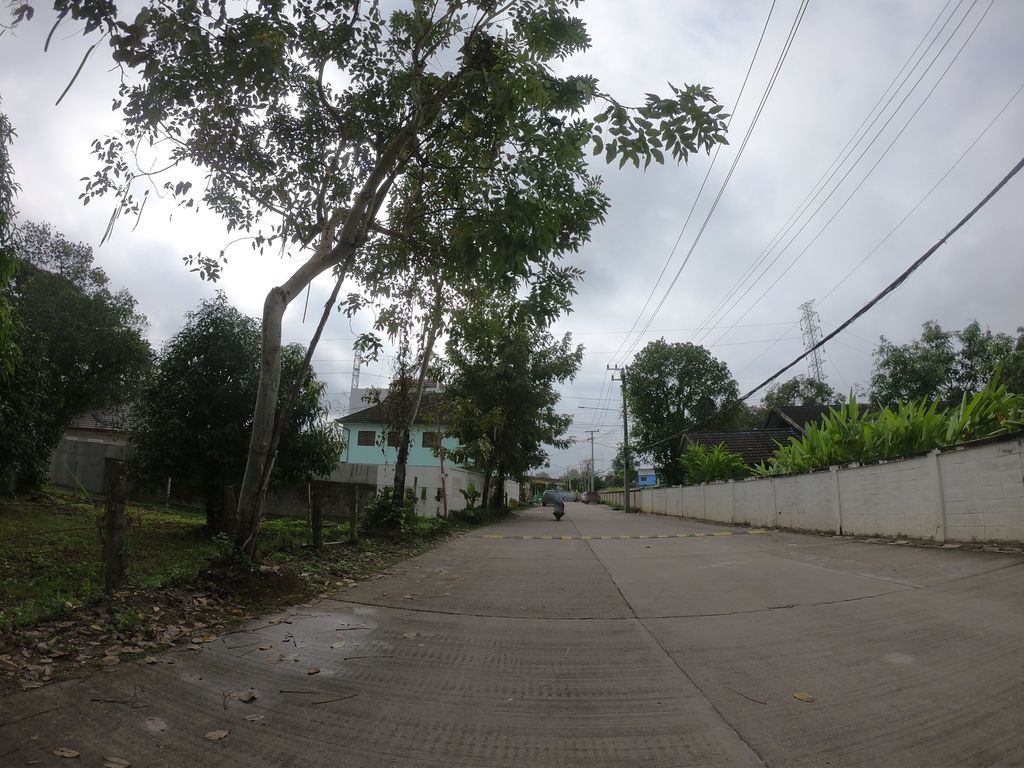 ภาพถนนตรงที่ Roasted Flavors ตั้งอยู่ ถ่ายโดย chanuwath_grab พ.ศ. 2562 (2019) · A street-level view of where Roasted Flavors stands, by chanuwath_grab in 2562 (2019)