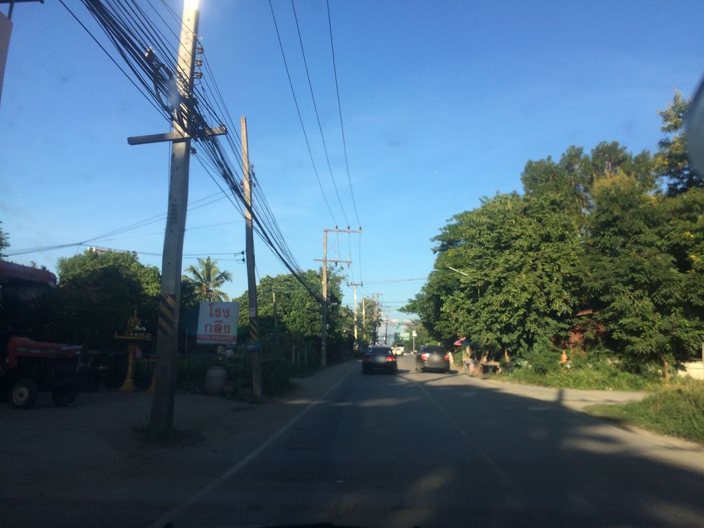 ภาพถนนตรงที่ ร้าน ลาบเชียงใหม่ลานนา ตั้งอยู่ ถ่ายโดย prasert พ.ศ. 2559 (2016) · A street-level view of where ร้าน ลาบเชียงใหม่ลานนา · Ran Lap Chiang Mai Lanna stands, by prasert in 2559 (2016)