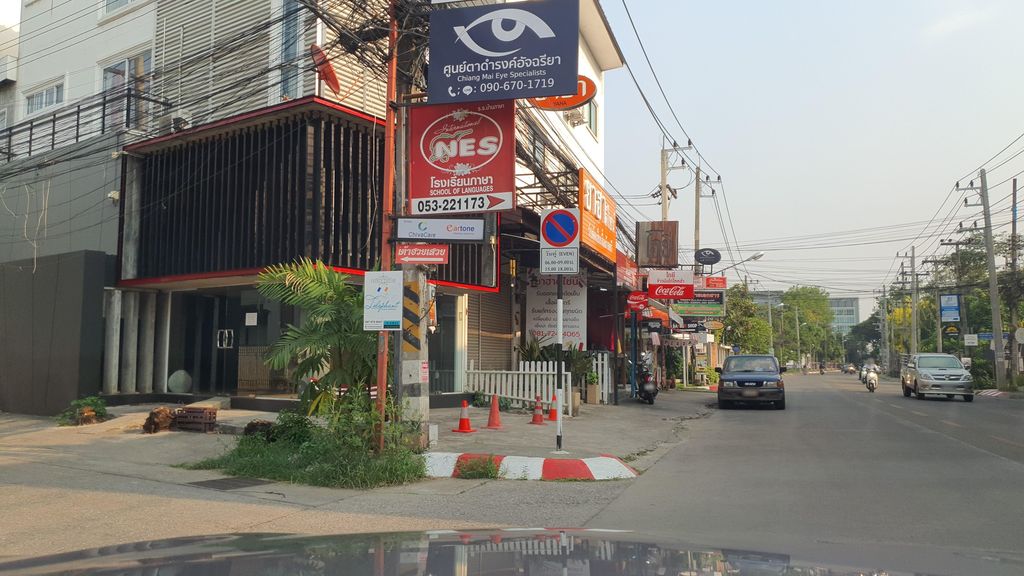 ภาพถนนตรงที่ HemTattoo Studio ตั้งอยู่ ถ่ายโดย jrcarlsen พ.ศ. 2565 (2022) · A street-level view of where HemTattoo Studio stands, by jrcarlsen in 2565 (2022)