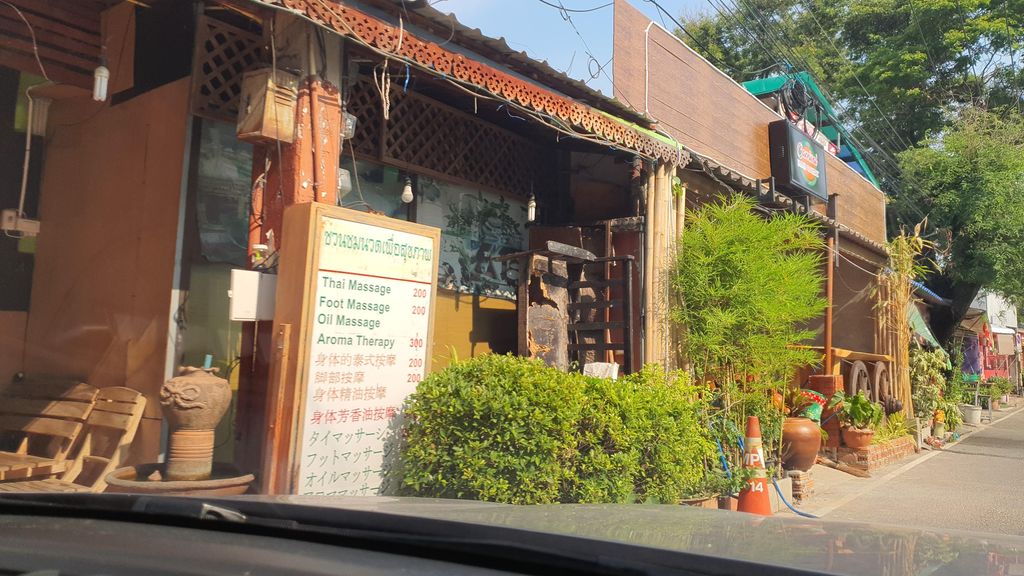 ภาพถนนตรงที่ The Park Society Hostel and Living Space ตั้งอยู่ ถ่ายโดย jrcarlsen พ.ศ. 2565 (2022) · A street-level view of where The Park Society Hostel and Living Space stands, by jrcarlsen in 2565 (2022)