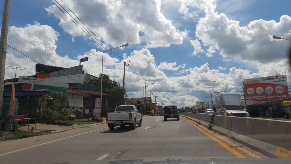 ภาพถนนตรงที่ Bamboo Rafting Maewang Chiangmai ตั้งอยู่ ถ่ายโดย jrcarlsen พ.ศ. 2564 (2021) · A street-level view of where Bamboo Rafting Maewang Chiangmai stands, by jrcarlsen in 2564 (2021)