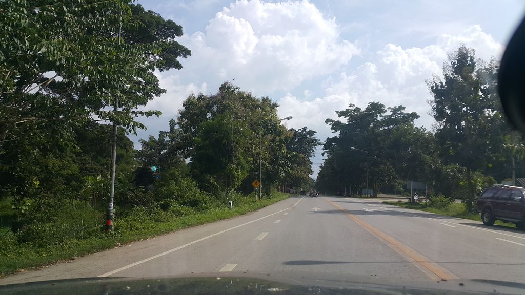 ภาพถนนตรงที่ หม่าเหล้า หลังกาด ตั้งอยู่ ถ่ายโดย jrcarlsen พ.ศ. 2561 (2018) · A street-level view of where หม่าเหล้า หลังกาด · Malao Langkat stands, by jrcarlsen in 2561 (2018)