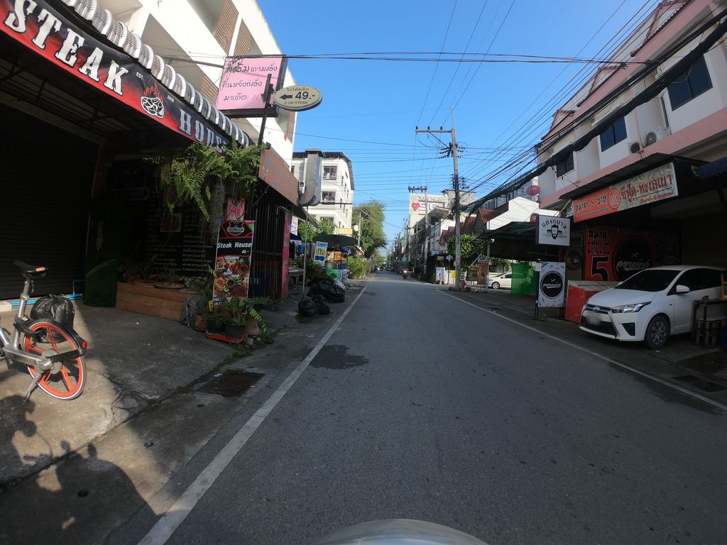 ภาพถนนตรงที่ Together TEA 一起茶 ตั้งอยู่ ถ่ายโดย chanuwath_grab พ.ศ. 2562 (2019) · A street-level view of where Together TEA 一起茶 stands, by chanuwath_grab in 2562 (2019)