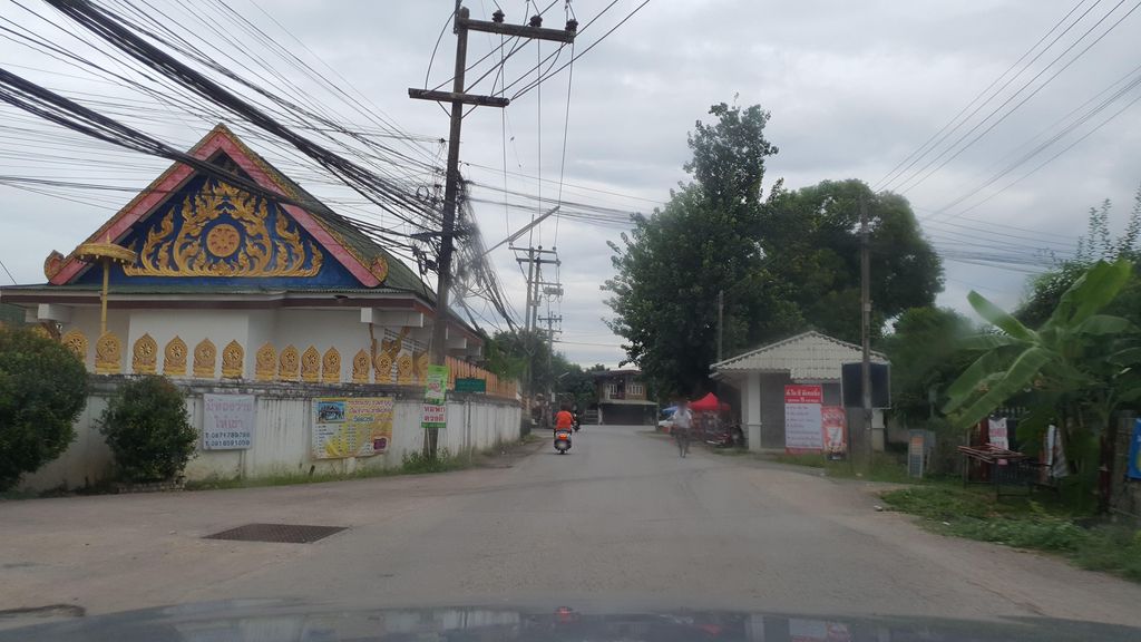 ภาพถนนตรงที่ บ้านดวงดี ตั้งอยู่ ถ่ายโดย jrcarlsen พ.ศ. 2564 (2021) · A street-level view of where บ้านดวงดี · Ban Duangdi stands, by jrcarlsen in 2564 (2021)