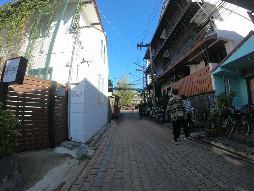 ภาพถนนตรงที่ Siam Lanna (cm) Guesthouse ตั้งอยู่ ถ่ายโดย chanuwath_grab พ.ศ. 2562 (2019) · A street-level view of where Siam Lanna (cm) Guesthouse stands, by chanuwath_grab in 2562 (2019)