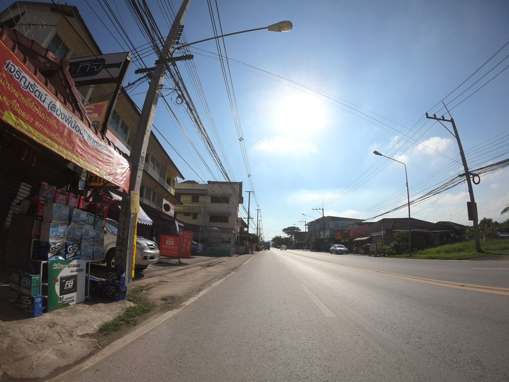 ภาพถนนตรงที่ ร้านยาหรรษา ตั้งอยู่ ถ่ายโดย chanuwath_grab พ.ศ. 2562 (2019) · A street-level view of where ร้านยาหรรษา · Ronsa Pharmacy stands, by chanuwath_grab in 2562 (2019)