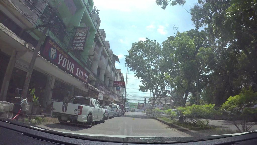 ภาพถนนตรงที่ Rasta Braids Chiangmai ตั้งอยู่ ถ่ายโดย kaart_3 พ.ศ. 2562 (2019) · A street-level view of where Rasta Braids Chiangmai stands, by kaart_3 in 2562 (2019)