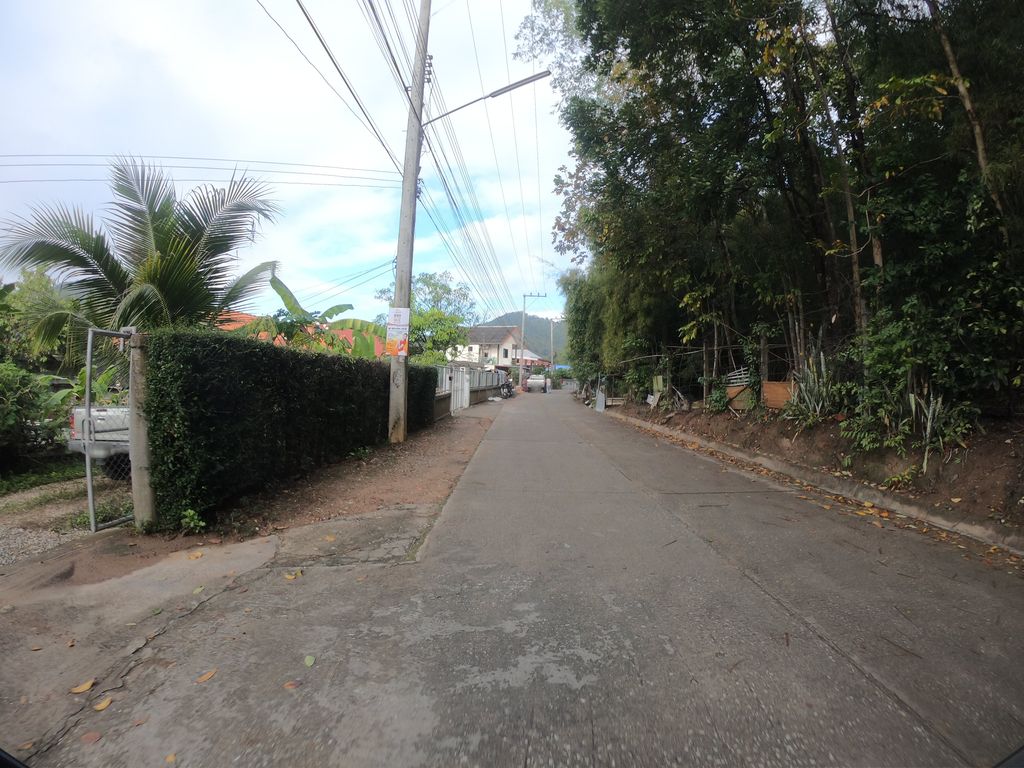 ภาพถนนตรงที่ Payai Coffee ตั้งอยู่ ถ่ายโดย chanuwath_grab พ.ศ. 2562 (2019) · A street-level view of where Payai Coffee stands, by chanuwath_grab in 2562 (2019)