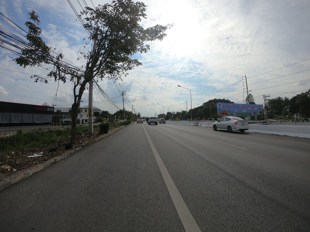 ภาพถนนตรงที่ Bliss8 Studio - บลิซ เอท สตูดิโอ ตั้งอยู่ ถ่ายโดย chanuwath_grab พ.ศ. 2562 (2019) · A street-level view of where Bliss8 Studio - บลิซ เอท สตูดิโอ stands, by chanuwath_grab in 2562 (2019)