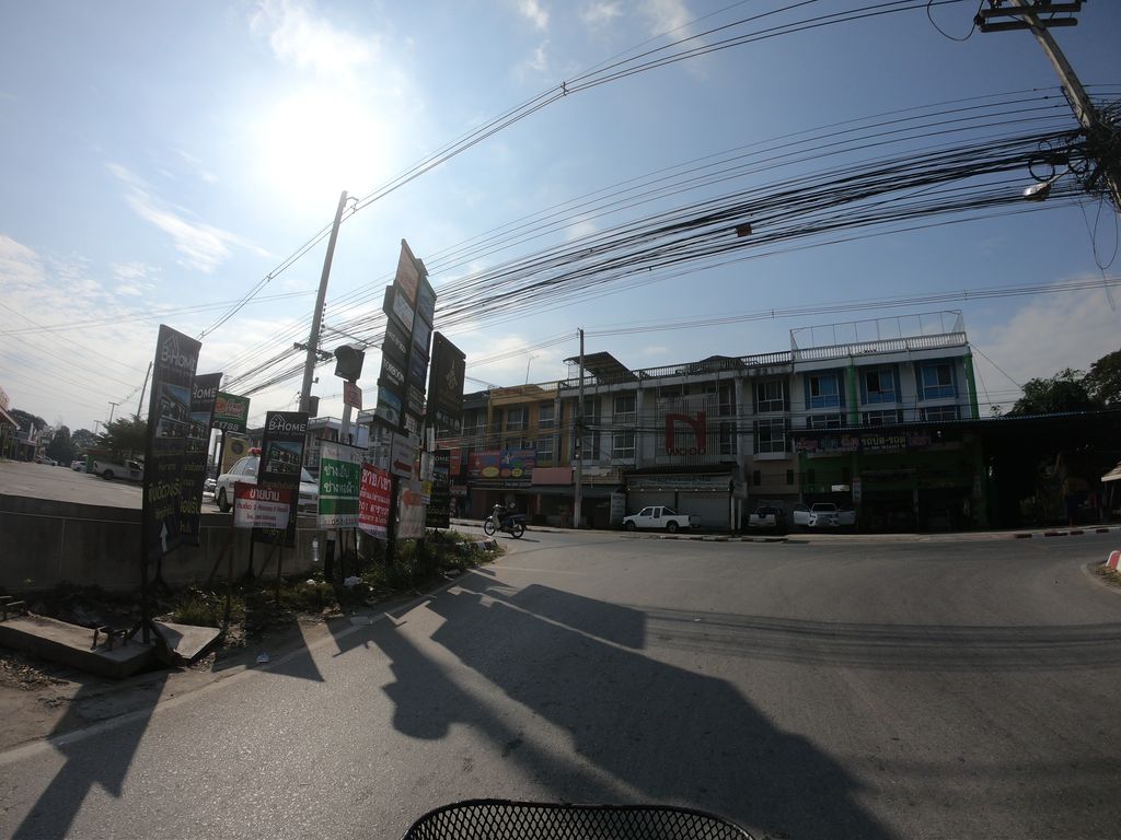 ภาพถนนตรงที่ CP Freshmart ตั้งอยู่ ถ่ายโดย chanuwath_grab พ.ศ. 2562 (2019) · A street-level view of where CP Freshmart stands, by chanuwath_grab in 2562 (2019)