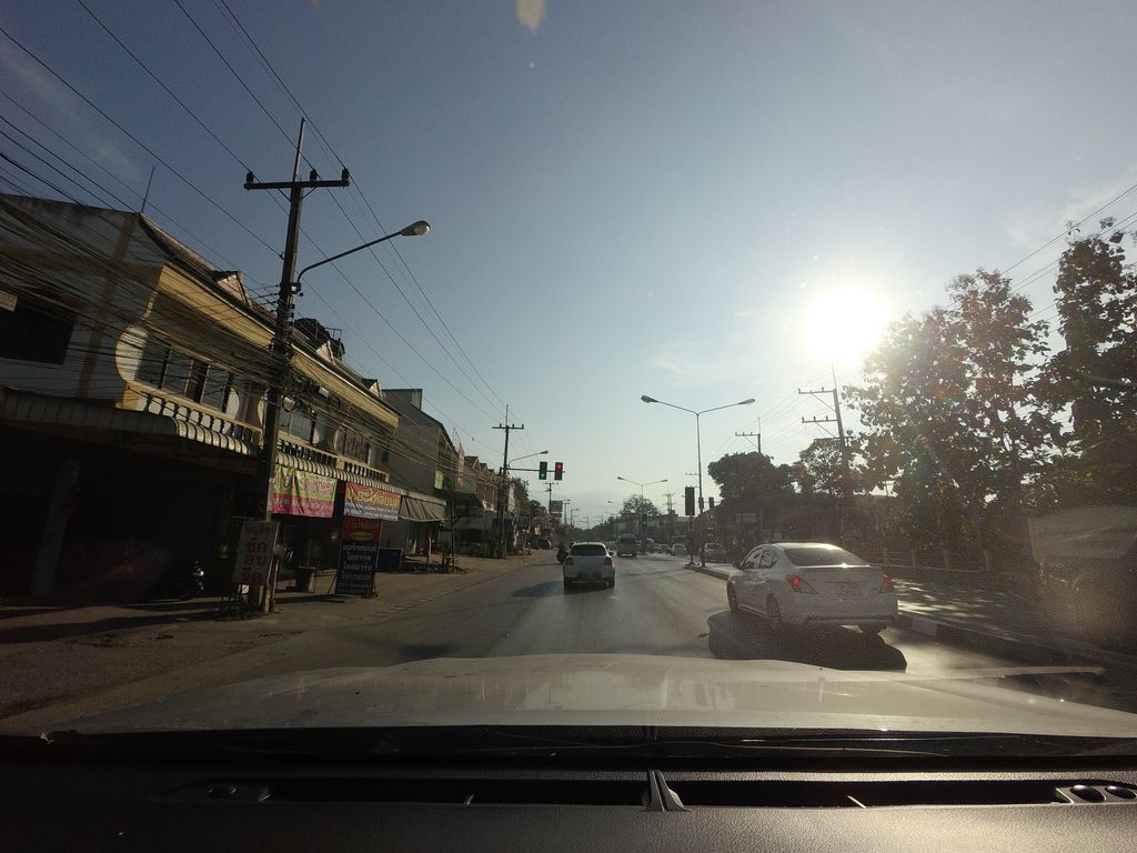 ภาพถนนตรงที่ Salon Queen ตั้งอยู่ ถ่ายโดย mishari พ.ศ. 2564 (2021) · A street-level view of where Salon Queen stands, by mishari in 2564 (2021)