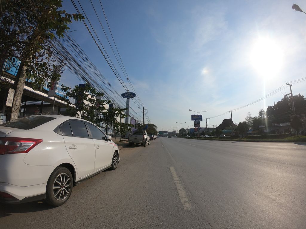 ภาพถนนตรงที่ Ford Showroom & Service ตั้งอยู่ ถ่ายโดย chanuwath_grab พ.ศ. 2562 (2019) · A street-level view of where Ford Showroom & Service stands, by chanuwath_grab in 2562 (2019)