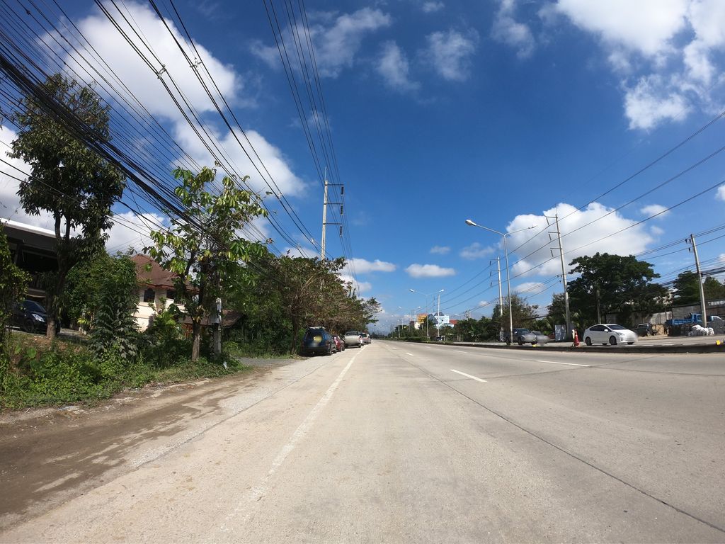 ภาพถนนตรงที่ Toro Clothing ตั้งอยู่ ถ่ายโดย chanuwath_grab พ.ศ. 2562 (2019) · A street-level view of where Toro Clothing stands, by chanuwath_grab in 2562 (2019)