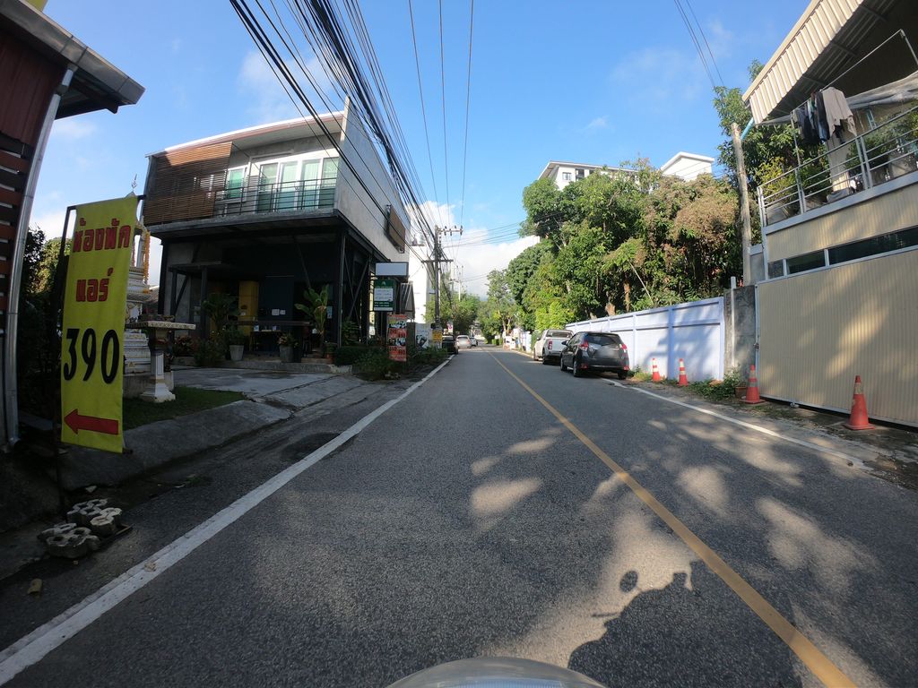 ภาพถนนตรงที่ นทีสิน อพาร์ทเมนท์ ตั้งอยู่ ถ่ายโดย chanuwath_grab พ.ศ. 2562 (2019) · A street-level view of where นทีสิน อพาร์ทเมนท์ · Nathisin Apartment stands, by chanuwath_grab in 2562 (2019)