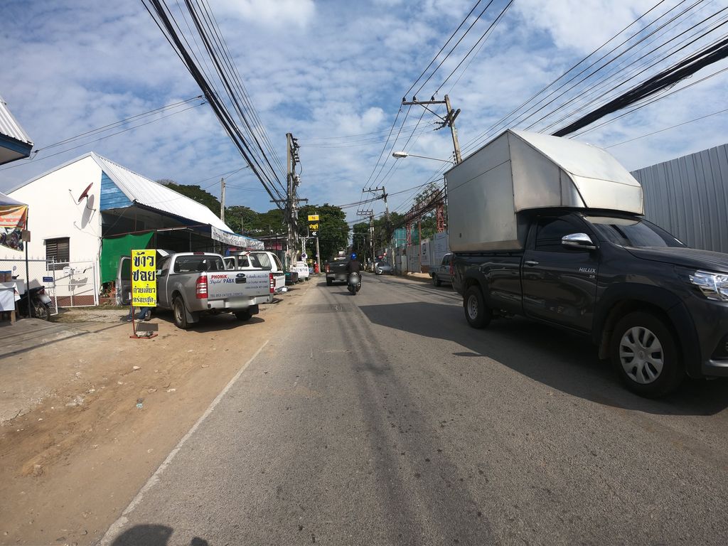 ภาพถนนตรงที่ เชียงใหม่สยามเทอร์โบ ตั้งอยู่ ถ่ายโดย chanuwath_grab พ.ศ. 2562 (2019) · A street-level view of where เชียงใหม่สยามเทอร์โบ · Chiang Mai Sayam Thoebo stands, by chanuwath_grab in 2562 (2019)