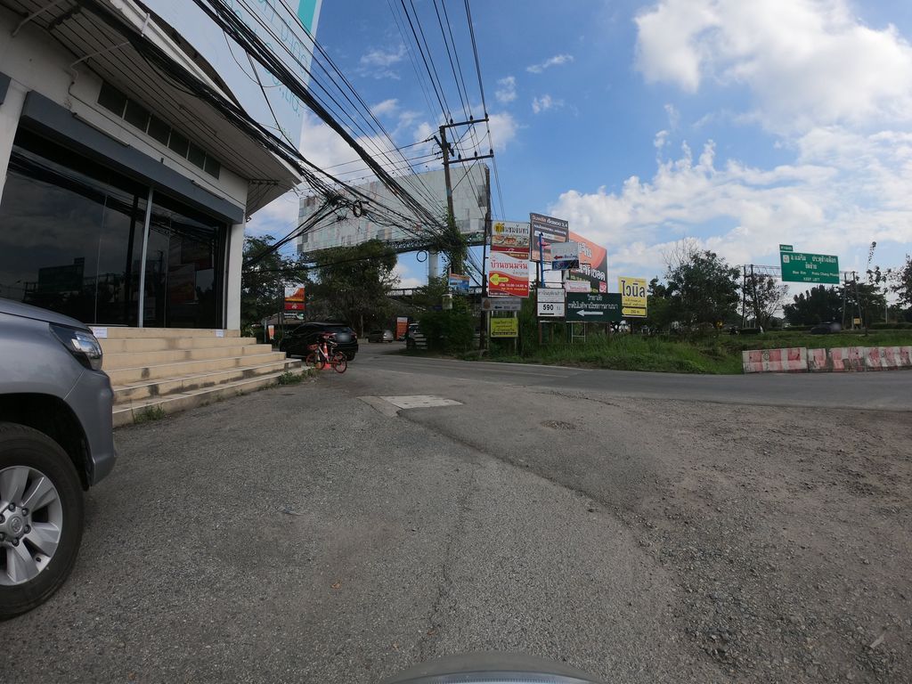 ภาพถนนตรงที่ เชียงใหม่โบท๊อกหน้าเรียว เมโสเเฟต ร้อยไหม ฟิลเลอร์ ราคาโครตถูก ตั้งอยู่ ถ่ายโดย chanuwath_grab พ.ศ. 2562 (2019) · A street-level view of where เชียงใหม่โบท๊อกหน้าเรียว เมโสเเฟต ร้อยไหม ฟิลเลอร์ ราคาโครตถูก · Chiang Mai Botok Na Riao Mesofet Roimai Filler Rakhakhrotthuk stands, by chanuwath_grab in 2562 (2019)