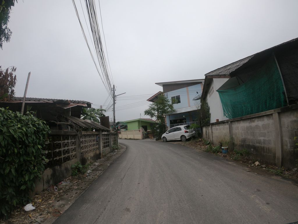 ภาพถนนตรงที่ สถานรับเลี้ยงเด็กวราพร ตั้งอยู่ ถ่ายโดย chanuwath_grab พ.ศ. 2562 (2019) · A street-level view of where สถานรับเลี้ยงเด็กวราพร · Sathan Rap Liang Dek Warapra stands, by chanuwath_grab in 2562 (2019)