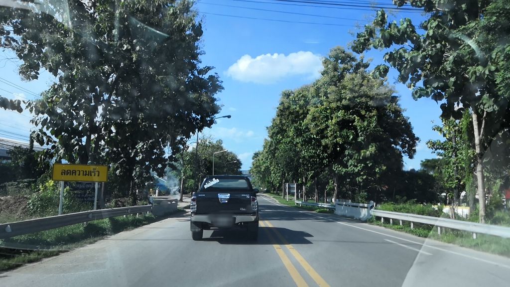 ภาพถนนตรงที่ สำนักปฏิบัติธรรมห้วยหลองข้าว ตข่วงเปา อจอมทอง จเชียงใหม่ ตั้งอยู่ ถ่ายโดย charlesano พ.ศ. 2561 (2018) · A street-level view of where สำนักปฏิบัติธรรมห้วยหลองข้าว ตข่วงเปา อจอมทอง จเชียงใหม่ · Samnak Patibati Tham Huai Longkhao Takhwongpao Achomthong Chachiangmai stands, by charlesano in 2561 (2018)