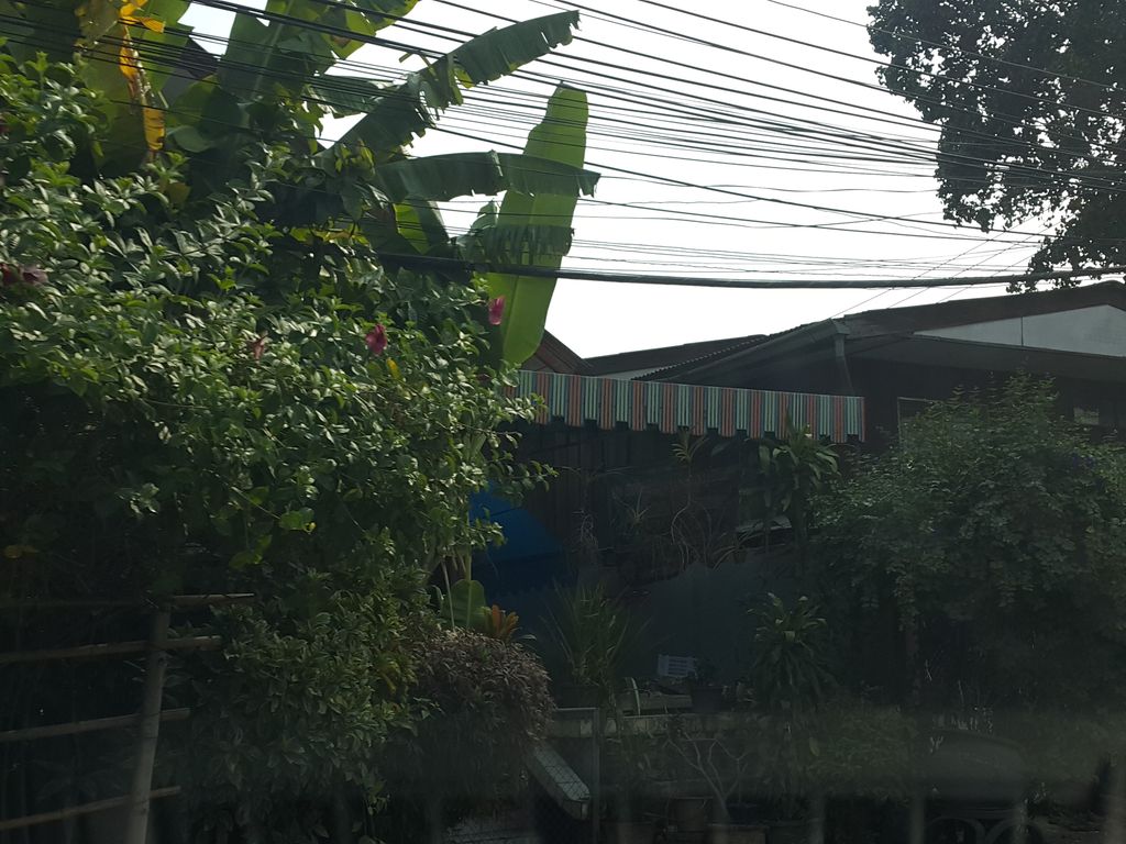 ภาพถนนตรงที่ สถานีอนามัยบ้านแม่โป่ง ตั้งอยู่ ถ่ายโดย jrcarlsen พ.ศ. 2558 (2015) · A street-level view of where สถานีอนามัยบ้านแม่โป่ง · Ban Mae Pong Health station stands, by jrcarlsen in 2558 (2015)