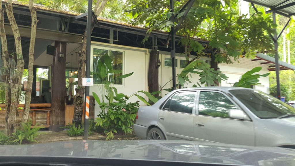 ภาพถนนตรงที่ บ้านสวนรถไฟ รีสอร์ท ตั้งอยู่ ถ่ายโดย jrcarlsen พ.ศ. 2564 (2021) · A street-level view of where บ้านสวนรถไฟ รีสอร์ท · Ban Suan Rotfai Resort stands, by jrcarlsen in 2564 (2021)