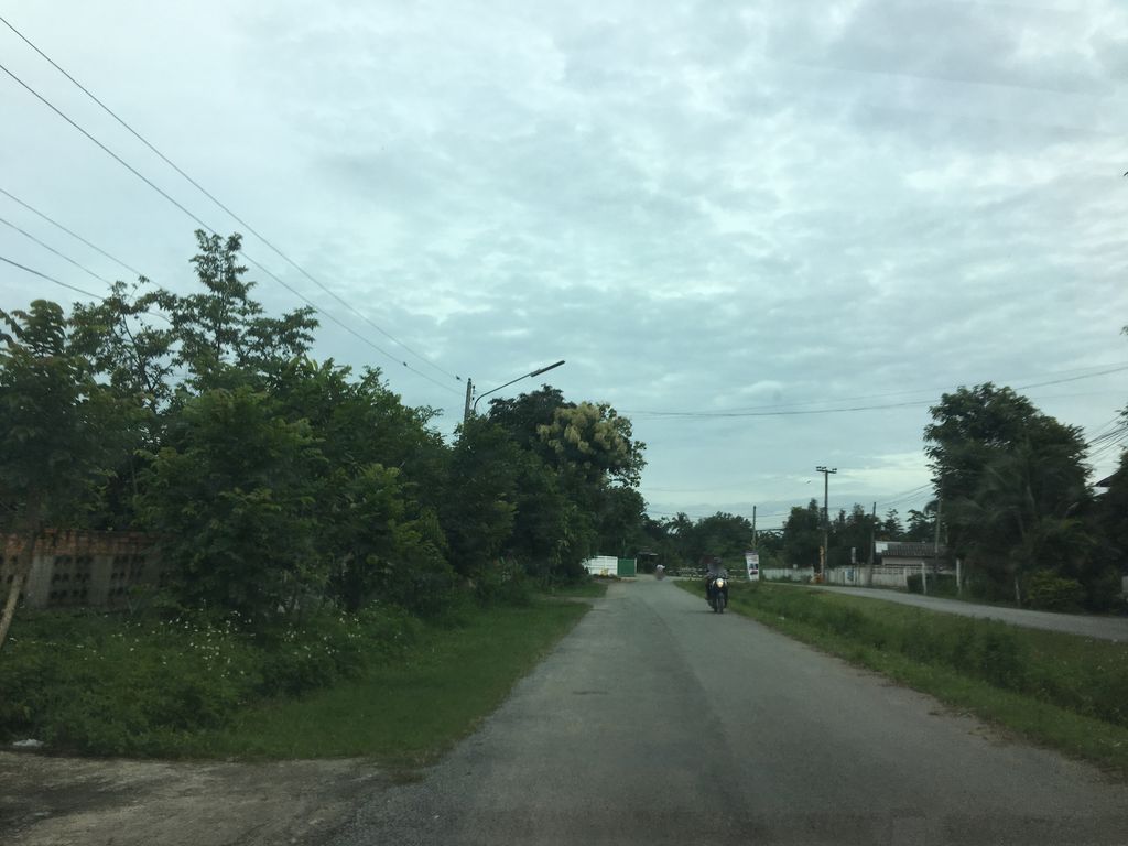 ภาพถนนตรงที่ Yen-to ตั้งอยู่ ถ่ายโดย wapriz พ.ศ. 2561 (2018) · A street-level view of where Yen-to stands, by wapriz in 2561 (2018)