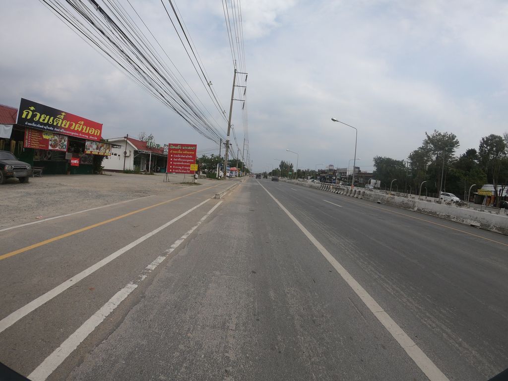 ภาพถนนตรงที่ ตำบักหุ่งแพรรี่ ตั้งอยู่ ถ่ายโดย chanuwath_grab พ.ศ. 2562 (2019) · A street-level view of where ตำบักหุ่งแพรรี่ · Tambakhung Phrae Ri stands, by chanuwath_grab in 2562 (2019)
