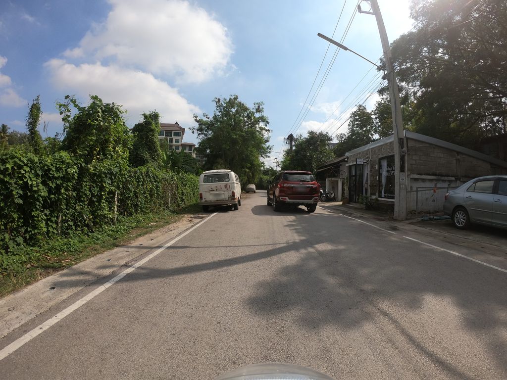 ภาพถนนตรงที่ Doqgrill ตั้งอยู่ ถ่ายโดย chanuwath_grab พ.ศ. 2562 (2019) · A street-level view of where Doqgrill stands, by chanuwath_grab in 2562 (2019)