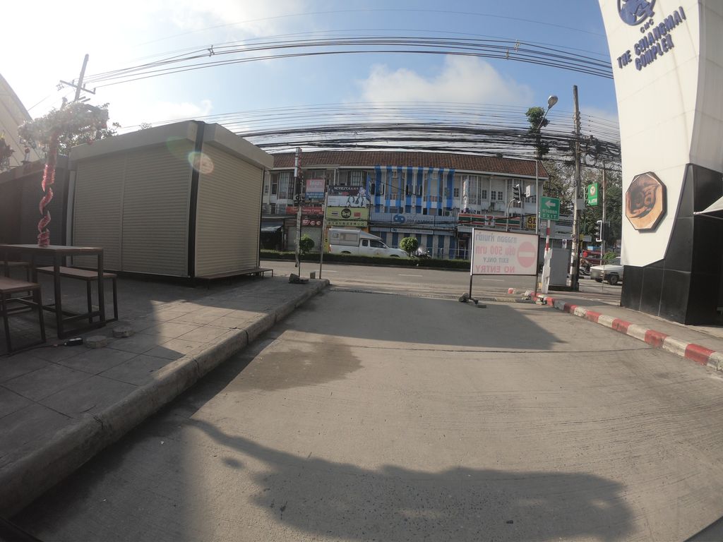 ภาพถนนตรงที่ The Art of Beauty ตั้งอยู่ ถ่ายโดย chanuwath_grab พ.ศ. 2562 (2019) · A street-level view of where The Art of Beauty stands, by chanuwath_grab in 2562 (2019)