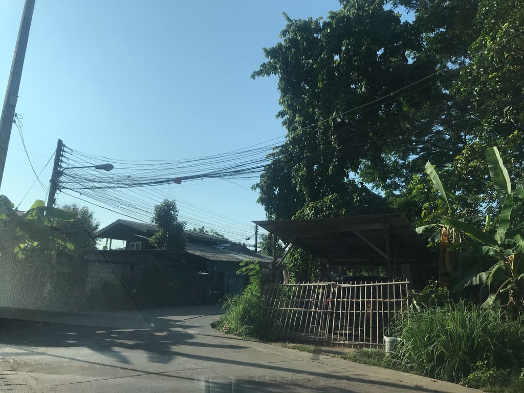 ภาพถนนตรงที่ Desire Luxury Resort ตั้งอยู่ ถ่ายโดย prasert พ.ศ. 2561 (2018) · A street-level view of where Desire Luxury Resort stands, by prasert in 2561 (2018)