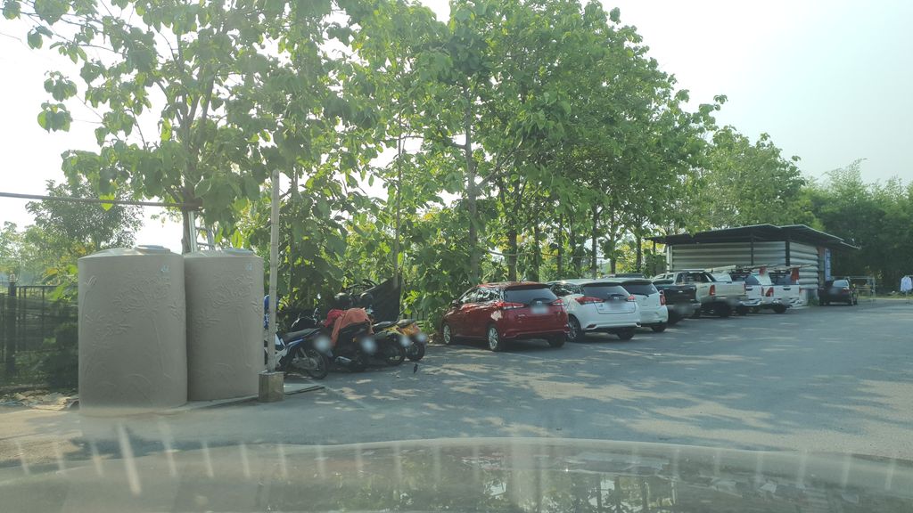 ภาพถนนตรงที่ Craft House chocolate x beer ตั้งอยู่ ถ่ายโดย jrcarlsen พ.ศ. 2564 (2021) · A street-level view of where Craft House chocolate x beer stands, by jrcarlsen in 2564 (2021)