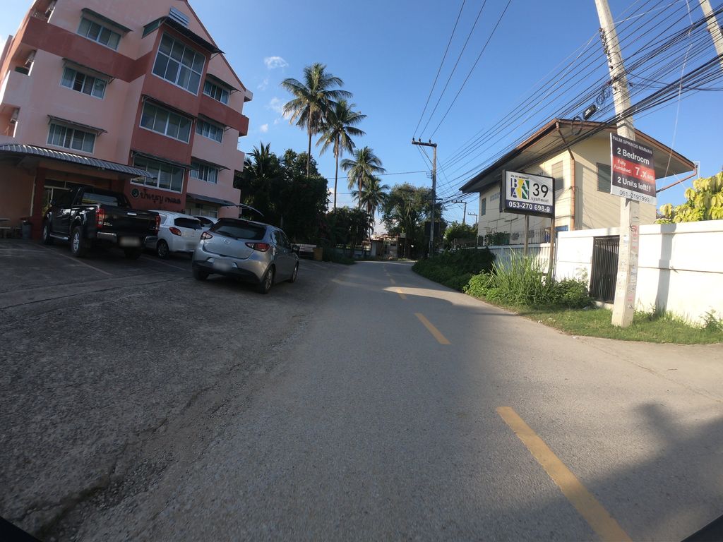 ภาพถนนตรงที่ Baan 39 Apartment ตั้งอยู่ ถ่ายโดย chanuwath_grab พ.ศ. 2562 (2019) · A street-level view of where Baan 39 Apartment stands, by chanuwath_grab in 2562 (2019)