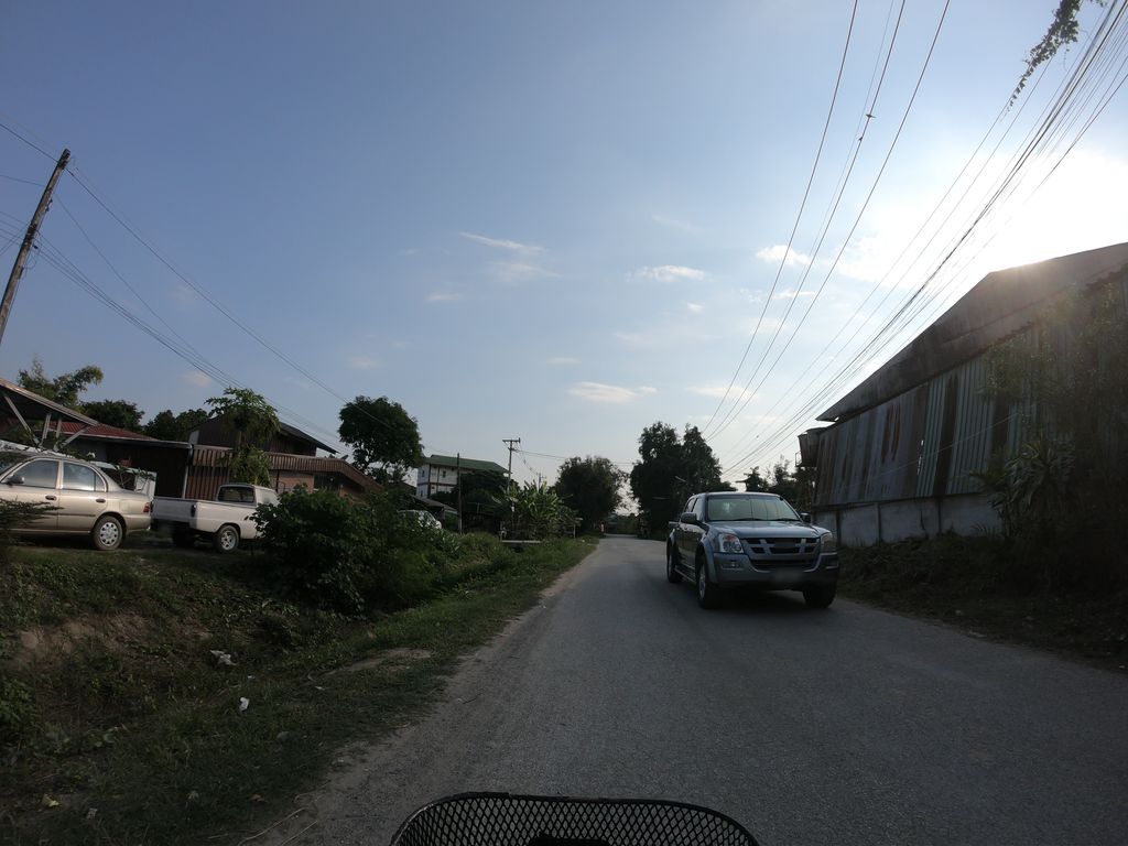 ภาพถนนตรงที่ อู่หนึ่งมอเตอร์ ตั้งอยู่ ถ่ายโดย chanuwath_grab พ.ศ. 2562 (2019) · A street-level view of where อู่หนึ่งมอเตอร์ · U Nueng Motor stands, by chanuwath_grab in 2562 (2019)
