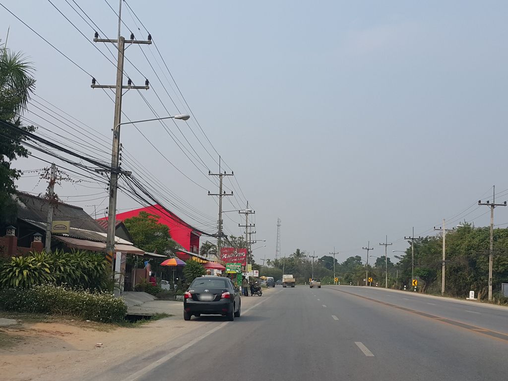 ภาพถนนตรงที่ นิยมบาร์ แม่ริม ตั้งอยู่ ถ่ายโดย jrcarlsen พ.ศ. 2559 (2016) · A street-level view of where นิยมบาร์ แม่ริม · Niimaba Mae Rim stands, by jrcarlsen in 2559 (2016)