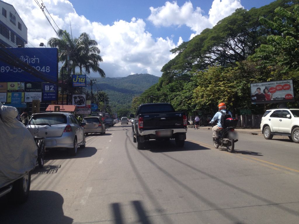 ภาพถนนตรงที่ บะหมี่กังฟูแพนด้า ตั้งอยู่ ถ่ายโดย jimwatana พ.ศ. 2558 (2015) · A street-level view of where บะหมี่กังฟูแพนด้า · Bami Kangfu Phaenda stands, by jimwatana in 2558 (2015)
