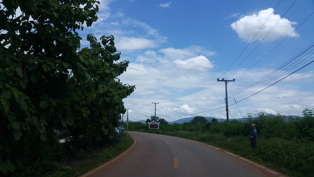 ภาพถนนตรงที่ เครปบุฟเฟต์ เมืองแกน ตั้งอยู่ ถ่ายโดย jrcarlsen พ.ศ. 2560 (2017) · A street-level view of where เครปบุฟเฟต์ เมืองแกน · Crepe Buffet Mueang Kaen stands, by jrcarlsen in 2560 (2017)