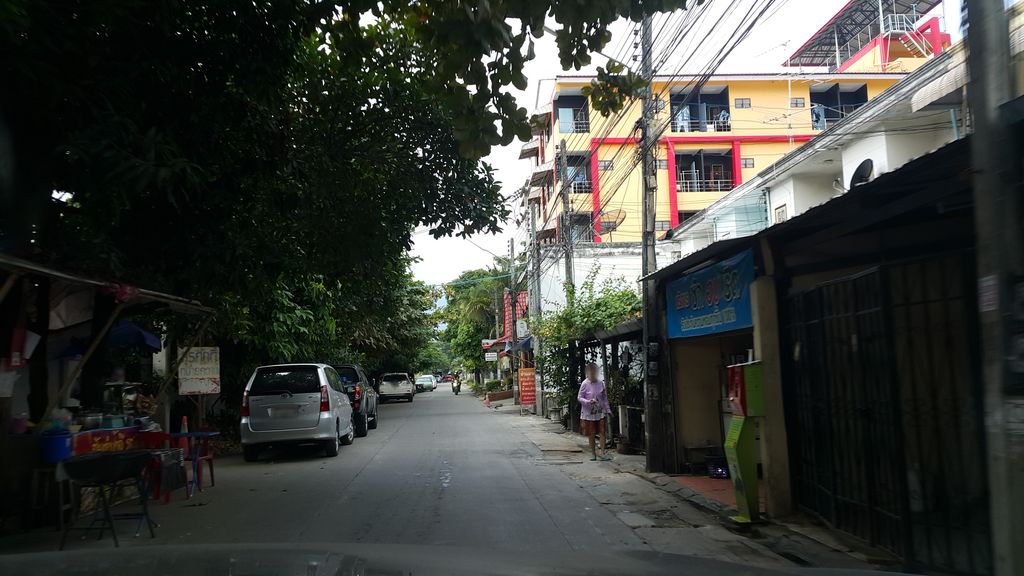 ภาพถนนตรงที่ ร้านตัดผมชาย Touch Barber Cnx ตั้งอยู่ ถ่ายโดย jrcarlsen พ.ศ. 2559 (2016) · A street-level view of where ร้านตัดผมชาย Touch Barber Cnx stands, by jrcarlsen in 2559 (2016)