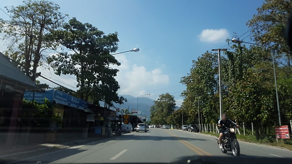 ภาพถนนตรงที่ โรตีนะนะ RotiNana ตั้งอยู่ ถ่ายโดย ekkarin พ.ศ. 2559 (2016) · A street-level view of where โรตีนะนะ RotiNana stands, by ekkarin in 2559 (2016)