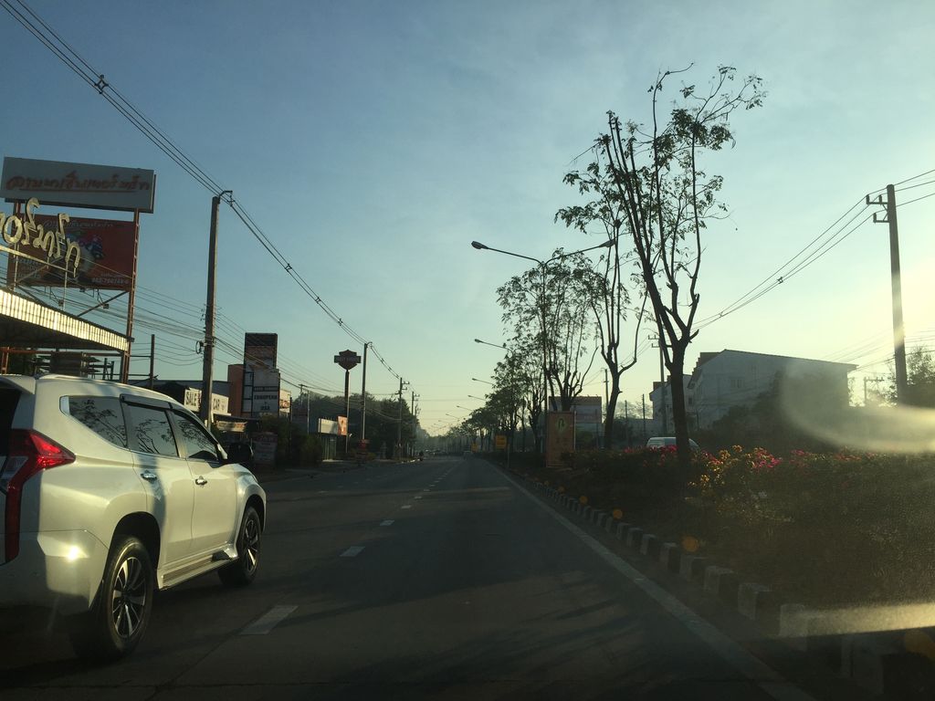 ภาพถนนตรงที่ ZTO Express Chiang Mai ตั้งอยู่ ถ่ายโดย kyoko พ.ศ. 2561 (2018) · A street-level view of where ZTO Express Chiang Mai stands, by kyoko in 2561 (2018)