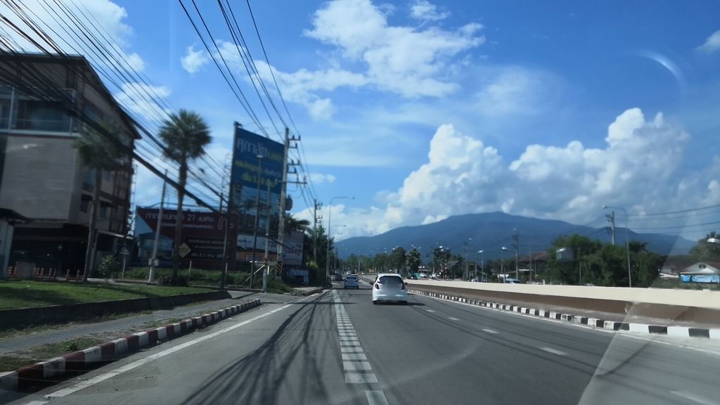ภาพถนนตรงที่ เจทีอาร์อาร์ อินเตอร์ กรุ๊ป ตั้งอยู่ ถ่ายโดย charlesano พ.ศ. 2561 (2018) · A street-level view of where เจทีอาร์อาร์ อินเตอร์ กรุ๊ป · J Thia A Inter Group stands, by charlesano in 2561 (2018)