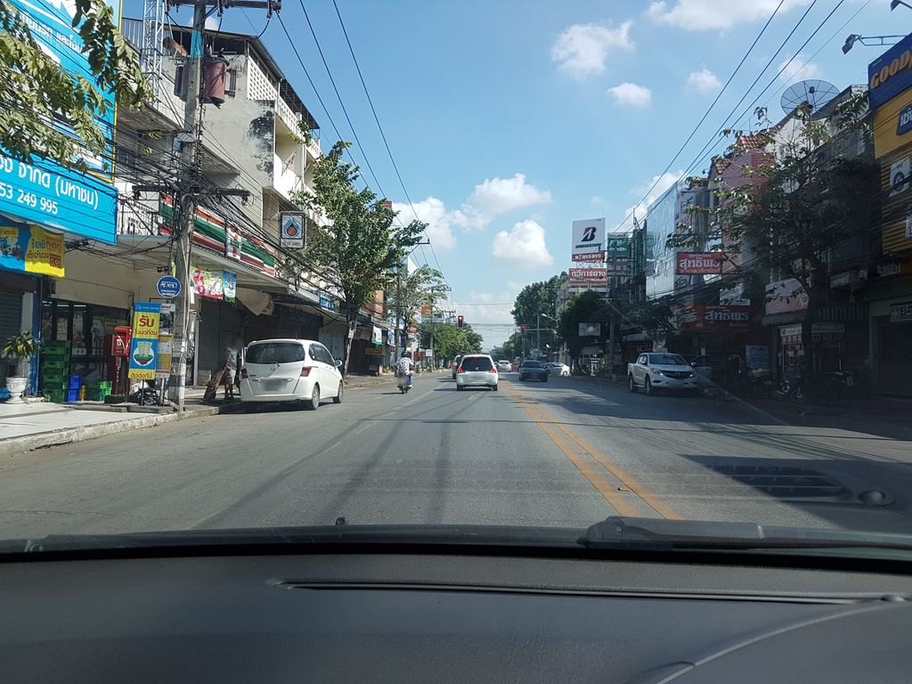 ภาพถนนตรงที่ Zap Station Chiang Mai ตั้งอยู่ ถ่ายโดย ekkarin พ.ศ. 2561 (2018) · A street-level view of where Zap Station Chiang Mai stands, by ekkarin in 2561 (2018)