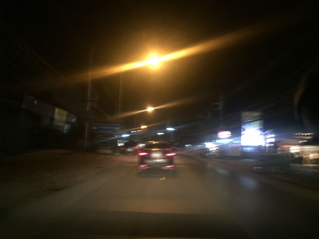 ภาพถนนตรงที่ นวลจันคอร์ท ตั้งอยู่ ถ่ายโดย kyoko พ.ศ. 2561 (2018) · A street-level view of where นวลจันคอร์ท · Nuanchankhot stands, by kyoko in 2561 (2018)