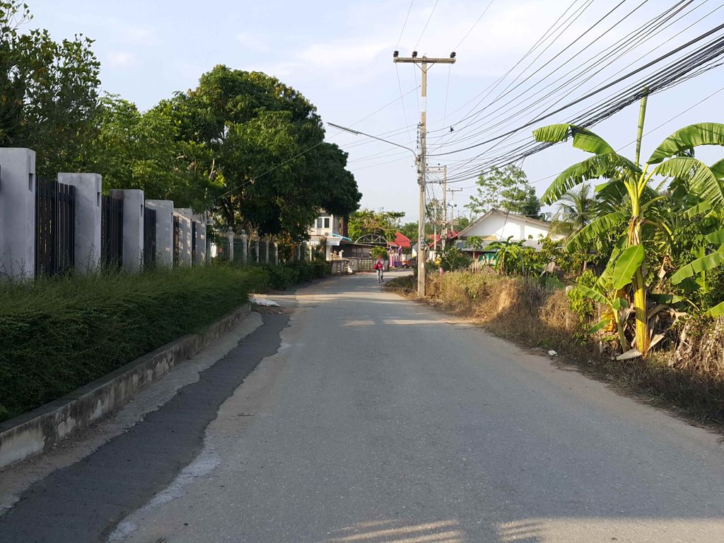 ภาพถนนตรงที่ Ppv งานไฟฟ้าแรงสูง-แรงต่ำ ตั้งอยู่ ถ่ายโดย jrcarlsen พ.ศ. 2558 (2015) · A street-level view of where Ppv งานไฟฟ้าแรงสูง-แรงต่ำ stands, by jrcarlsen in 2558 (2015)