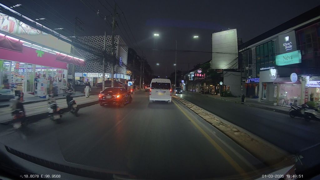 ภาพถนนตรงที่ KQS Chiang Mai University ตั้งอยู่ ถ่ายโดย ThailandCambodia พ.ศ. 2569 (2026) · A street-level view of where KQS Chiang Mai University stands, by ThailandCambodia in 2569 (2026)