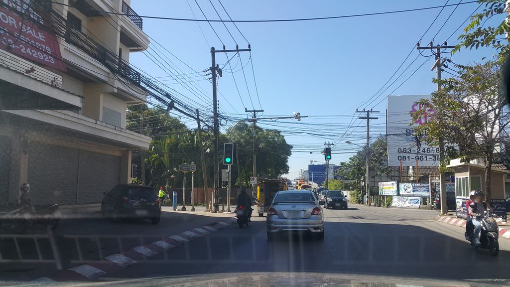 ภาพถนนตรงที่ THAMM Cafe ตั้งอยู่ ถ่ายโดย jrcarlsen พ.ศ. 2561 (2018) · A street-level view of where THAMM Cafe stands, by jrcarlsen in 2561 (2018)