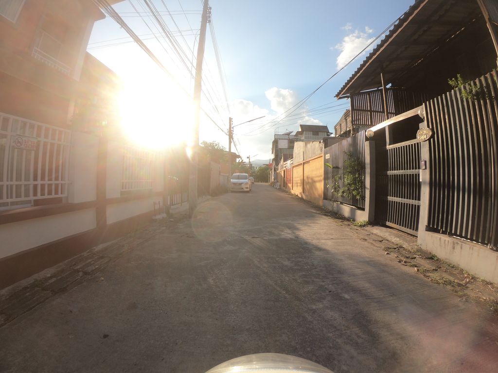 ภาพถนนตรงที่ ร้านยายอ้วน ตั้งอยู่ ถ่ายโดย chanuwath_grab พ.ศ. 2562 (2019) · A street-level view of where ร้านยายอ้วน · Ya Uan Pharmacy stands, by chanuwath_grab in 2562 (2019)